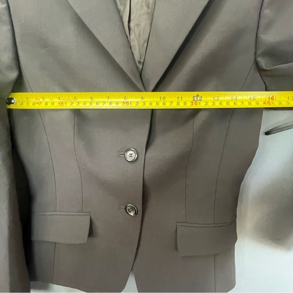 Hugo Boss women’s brown pantsuit. Blazer plus matching pants. Office buisness - Picture 9 of 12